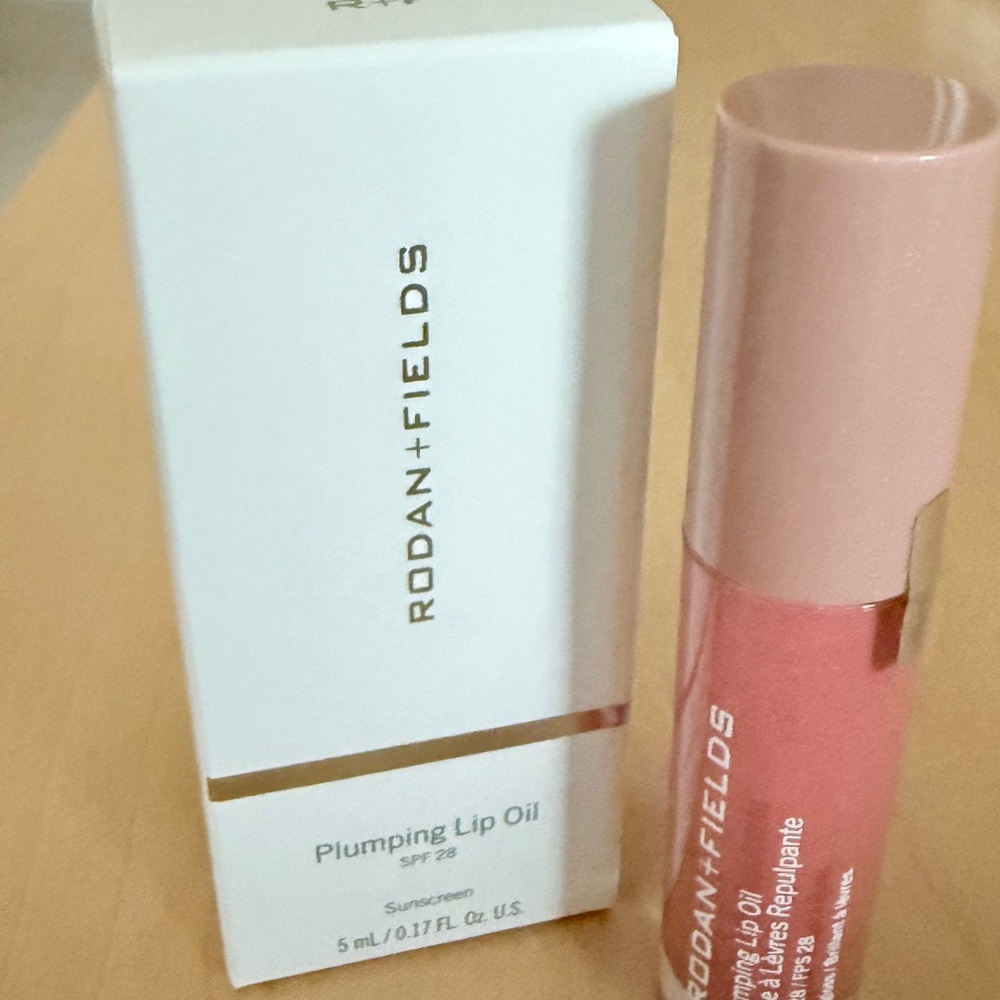 NEW Rodan + Fields Plumping Lip Oil - Pink spf 28